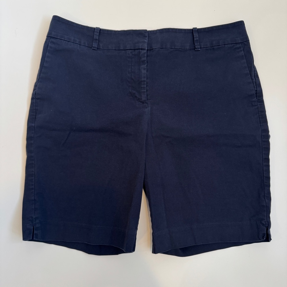 Ann Taylor Petite Kate Fit 9” Bermuda Shorts